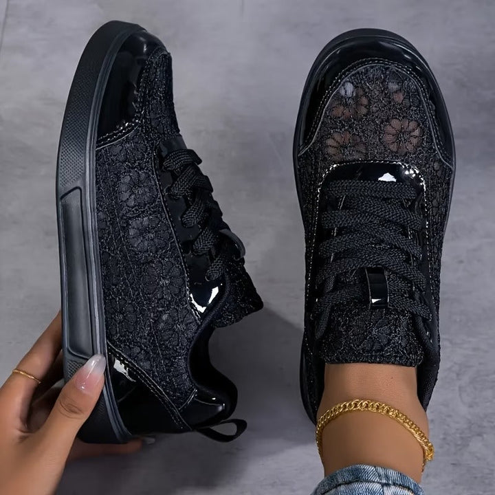 Camille | Sneakers Chic con Dettagli Eleganti in Pizzo