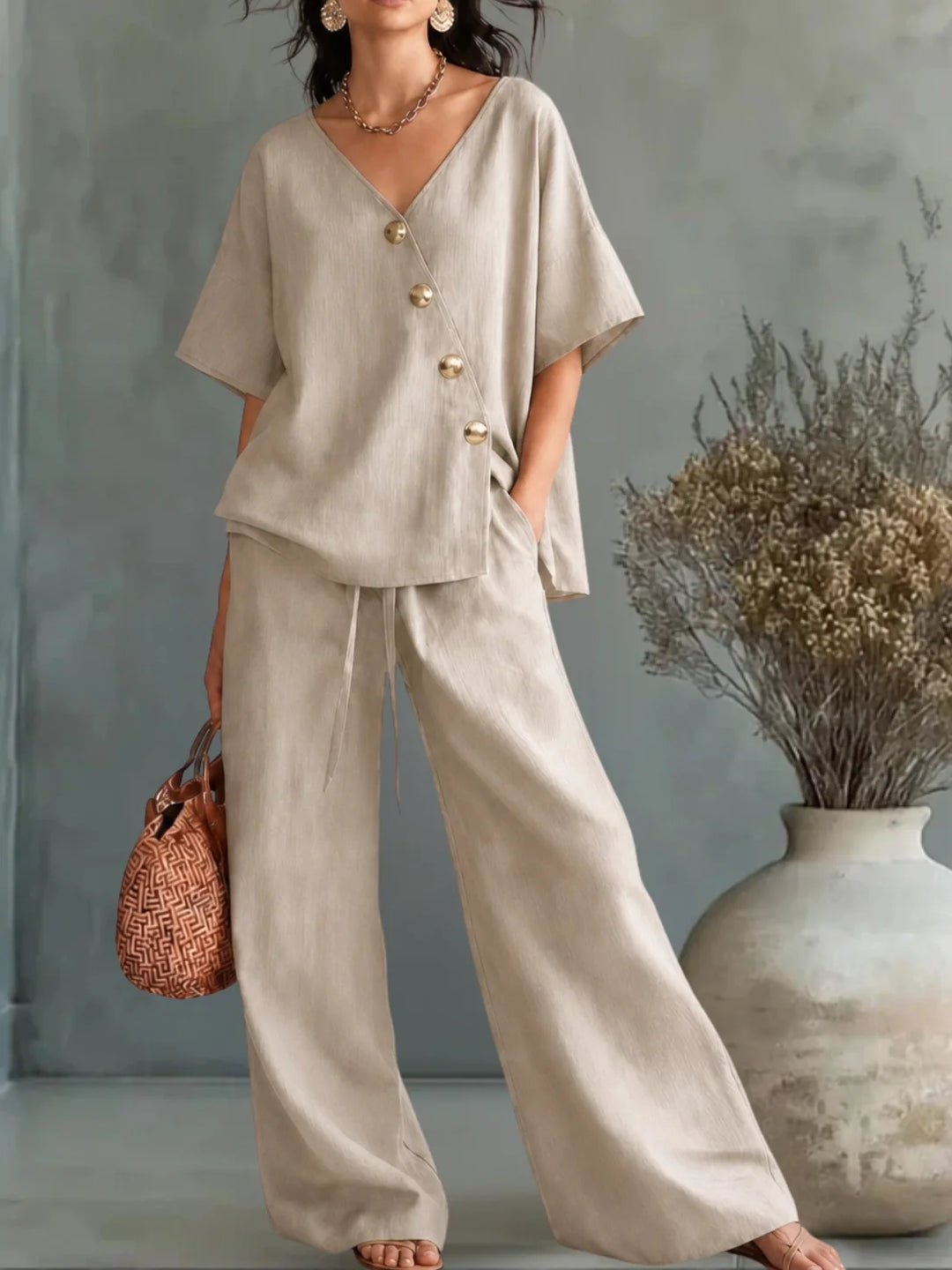 Greta | Completino con Scollo a V e Bottoni