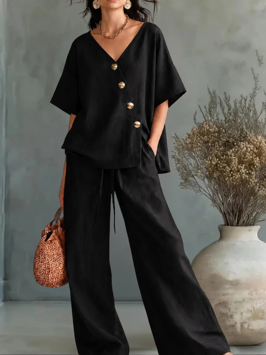 Greta | Completino con Scollo a V e Bottoni
