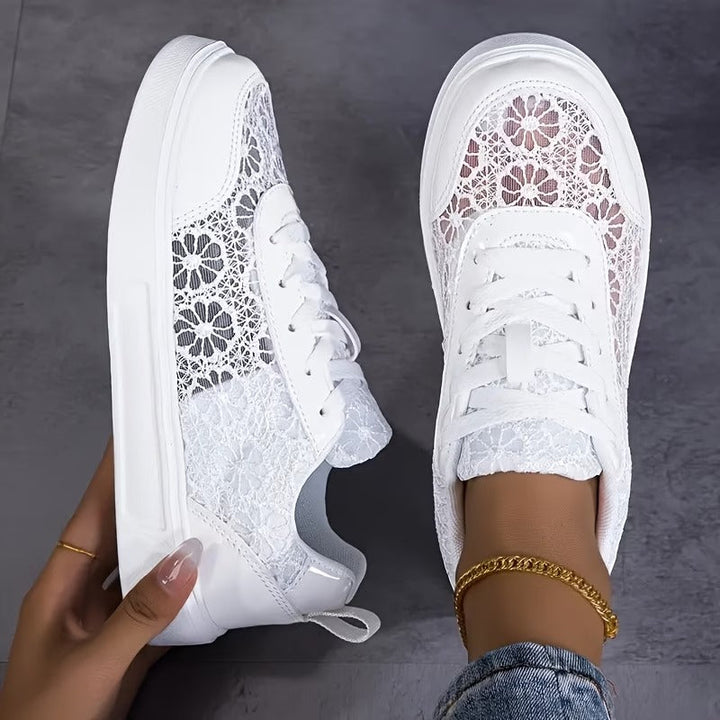 Camille | Sneakers Chic con Dettagli Eleganti in Pizzo