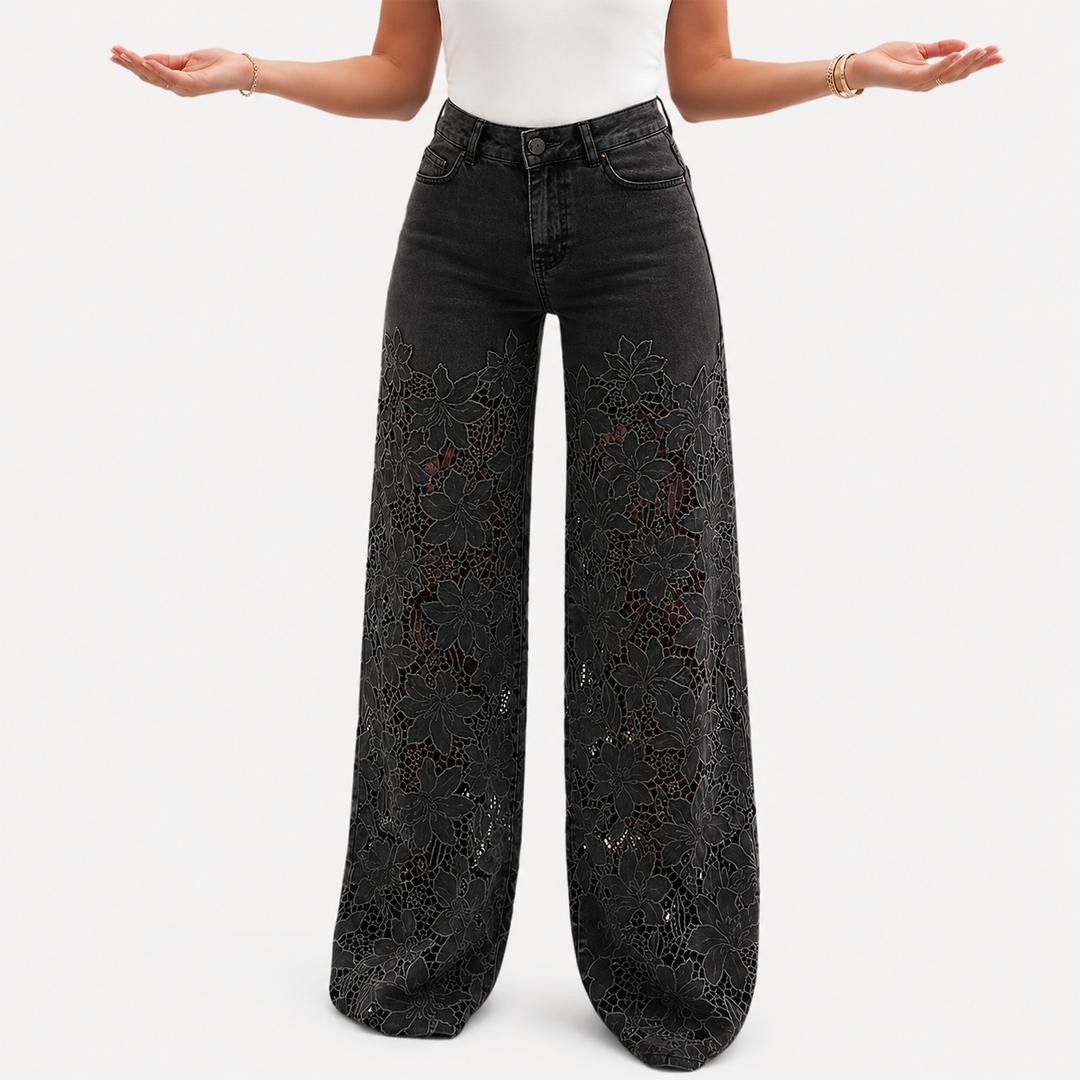 Jeans in denim patchwork con pizzo alla moda