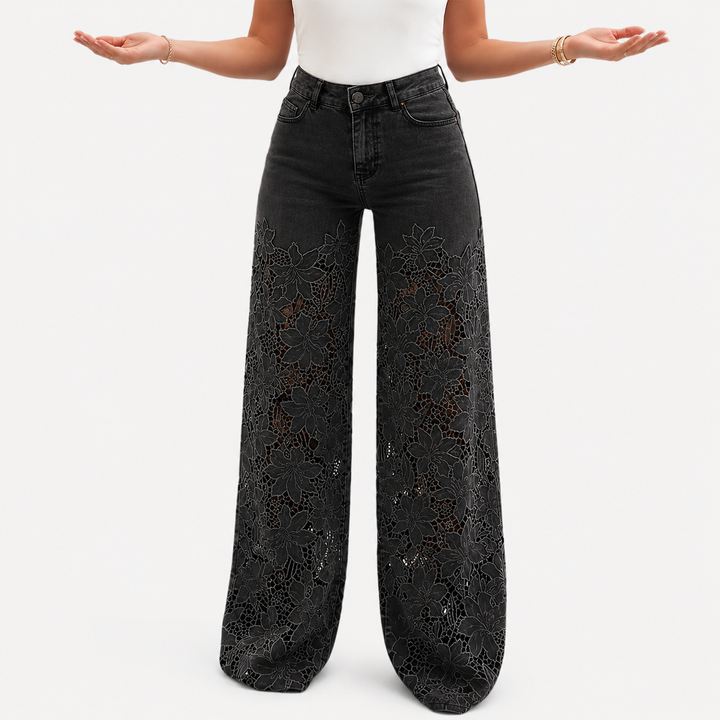 Jeans in denim patchwork con pizzo alla moda