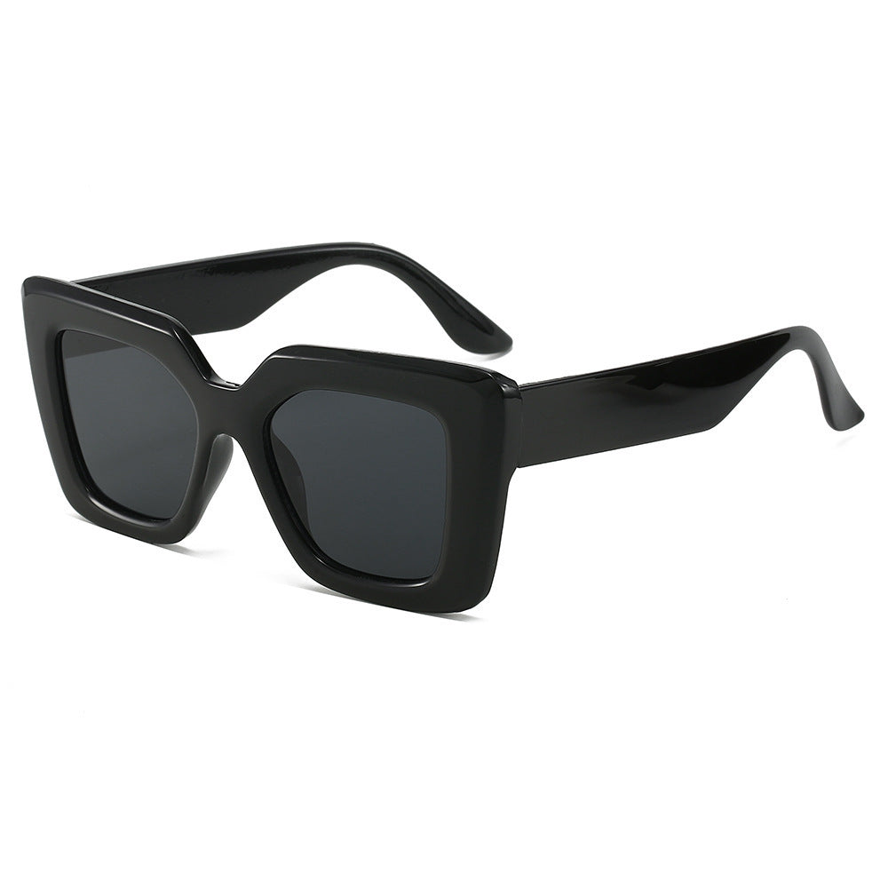 Occhiali da sole quadrati minimalisti e alla moda